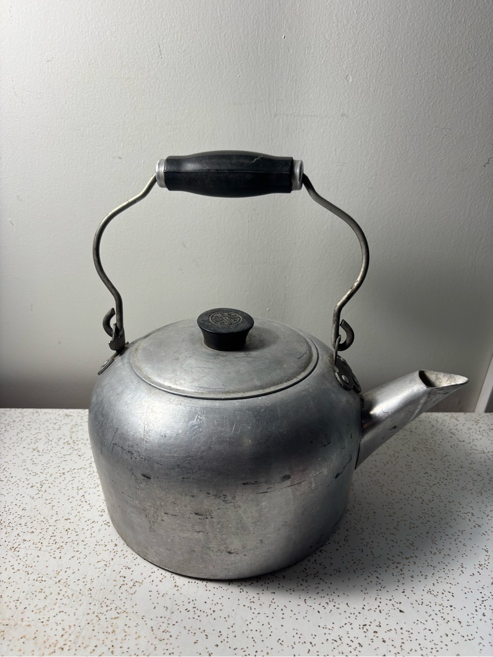 Large vintage Wear Ever aluminum kettle with Bakelite handle and knob.